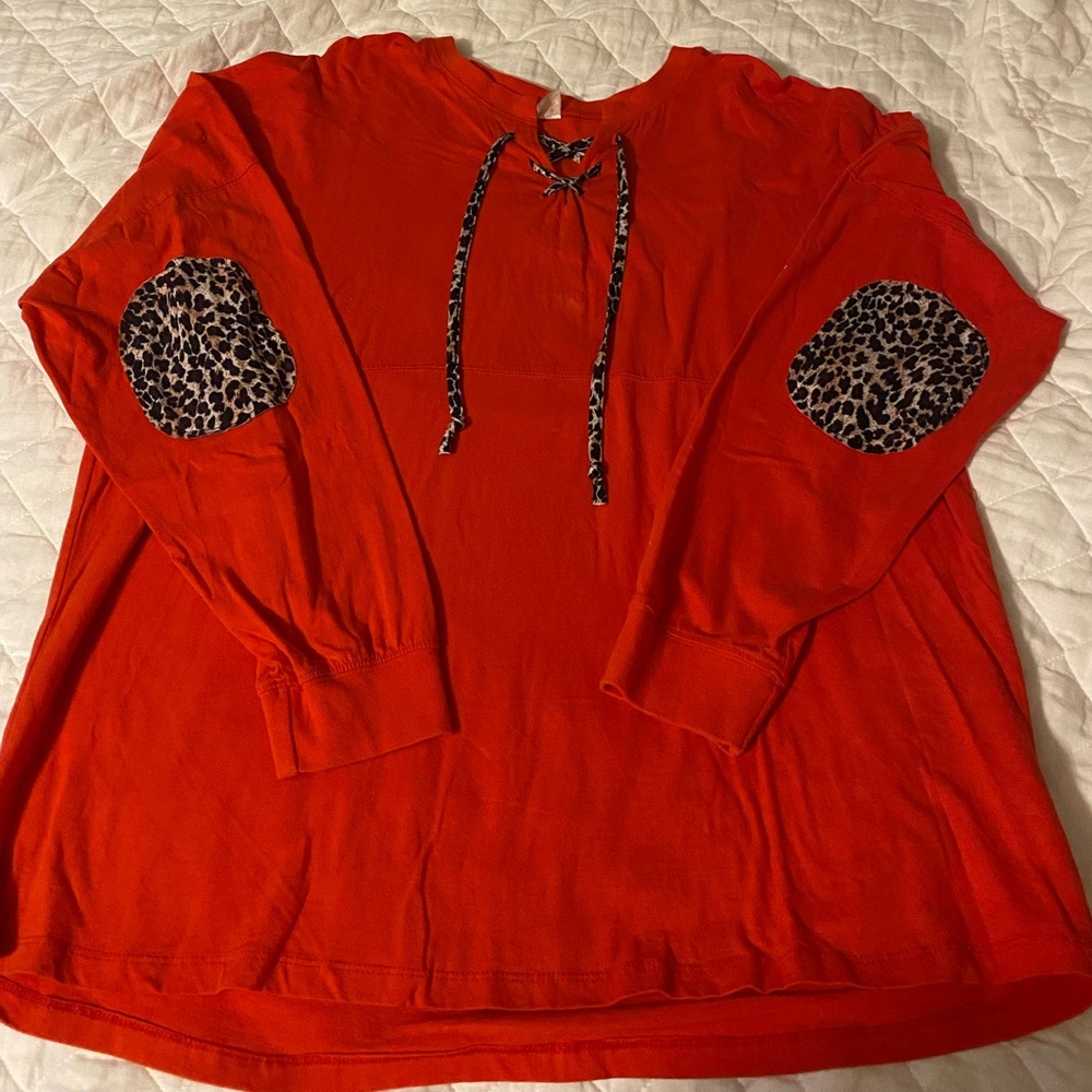 Beautiful blouse would look good with leggings